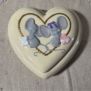 Vintage Heart-Shaped Trinket Box with Mice Mouse Design, Valentine’s Day gift